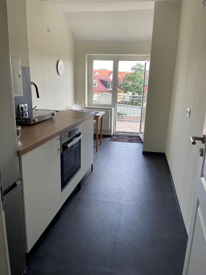 Schoene Neue 4 Zimmer Wohnung Mit Sued-Balkon Bis 8 Personen Наумбург Екстериор снимка