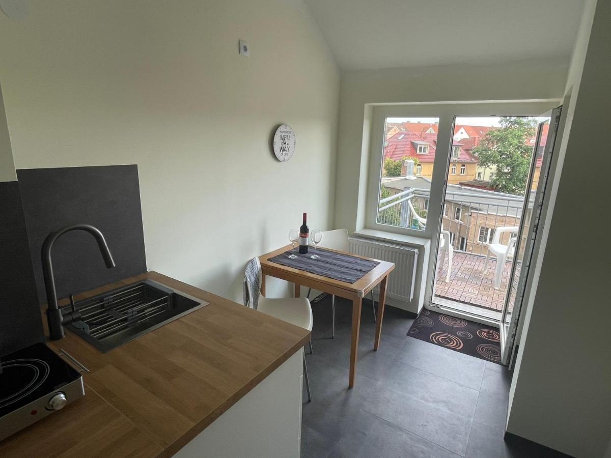 Schoene Neue 4 Zimmer Wohnung Mit Sued-Balkon Bis 8 Personen Наумбург Екстериор снимка