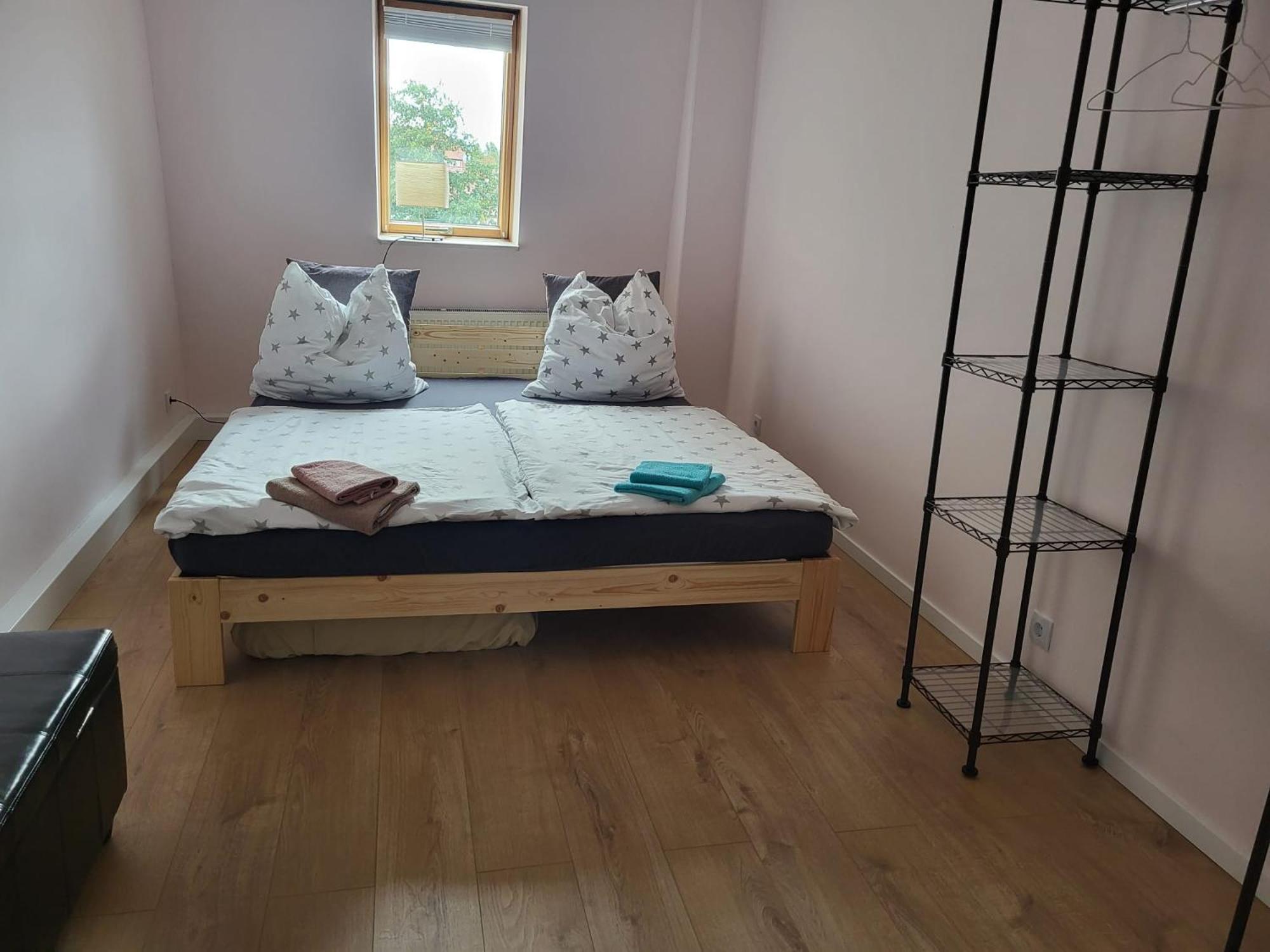 Schoene Neue 4 Zimmer Wohnung Mit Sued-Balkon Bis 8 Personen Наумбург Екстериор снимка