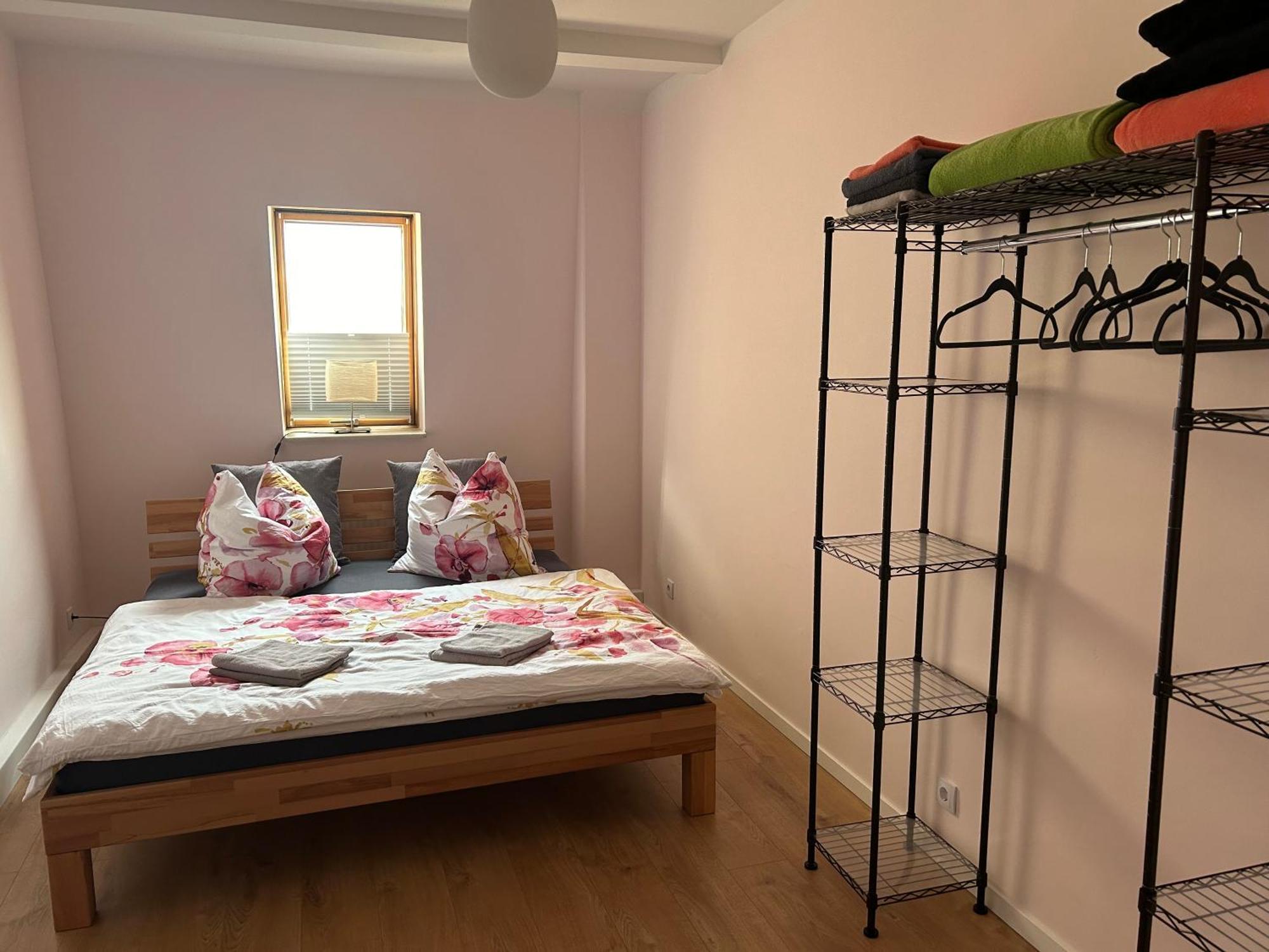 Schoene Neue 4 Zimmer Wohnung Mit Sued-Balkon Bis 8 Personen Наумбург Екстериор снимка