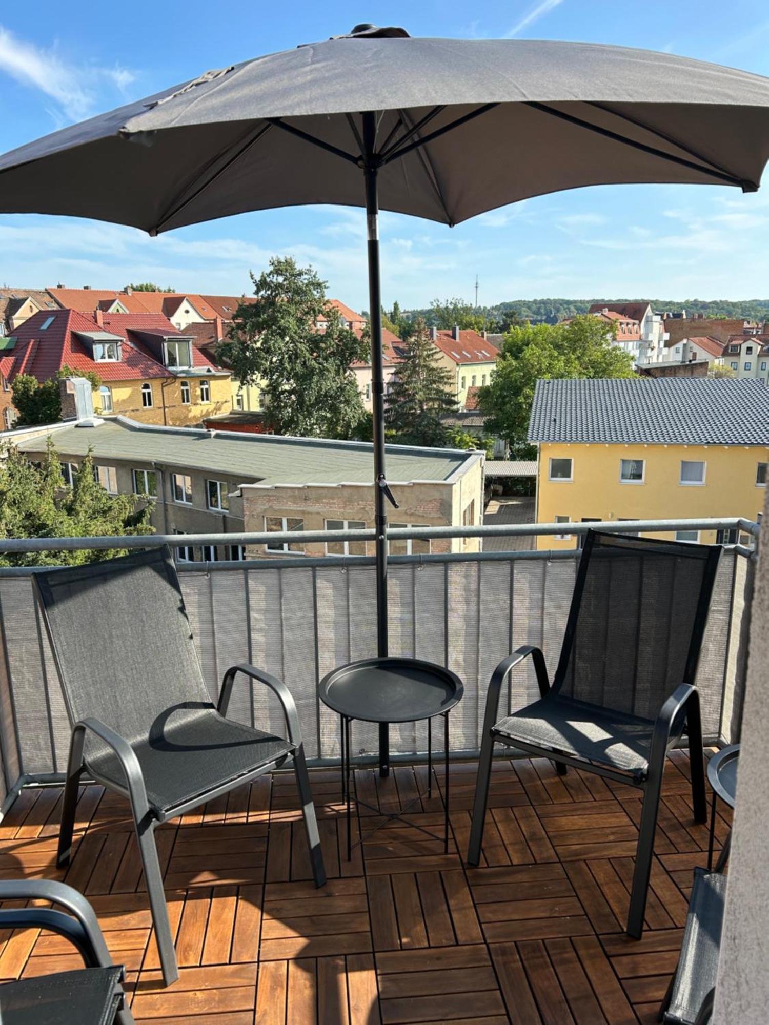 Schoene Neue 4 Zimmer Wohnung Mit Sued-Balkon Bis 8 Personen Наумбург Екстериор снимка