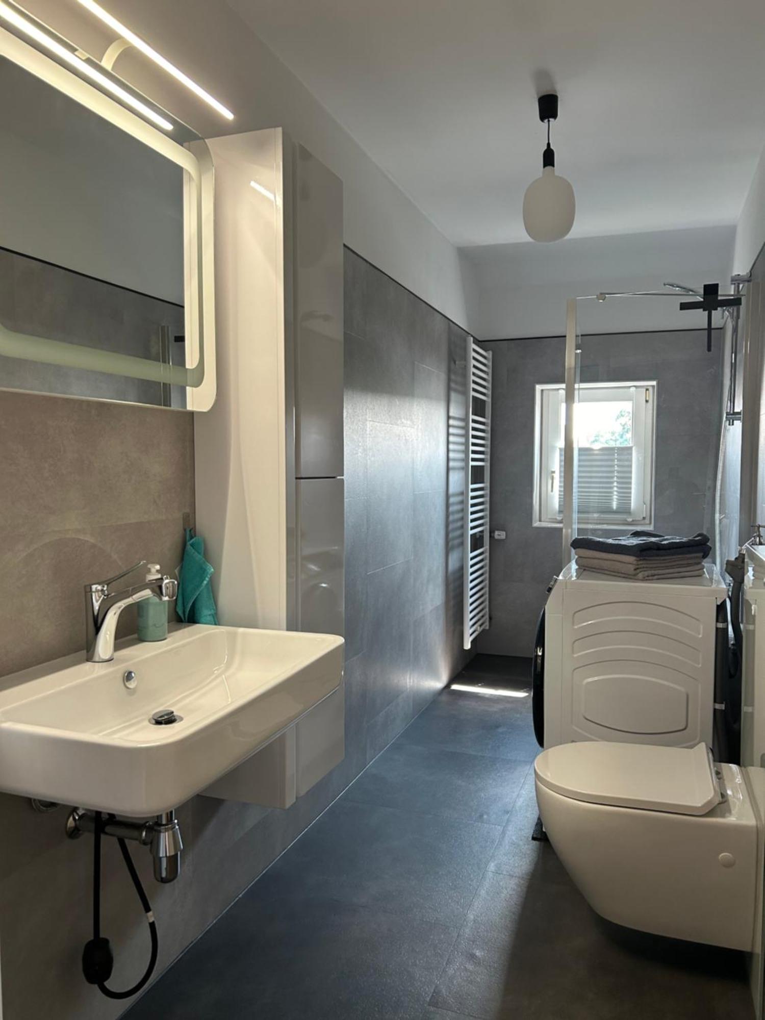 Schoene Neue 4 Zimmer Wohnung Mit Sued-Balkon Bis 8 Personen Наумбург Екстериор снимка