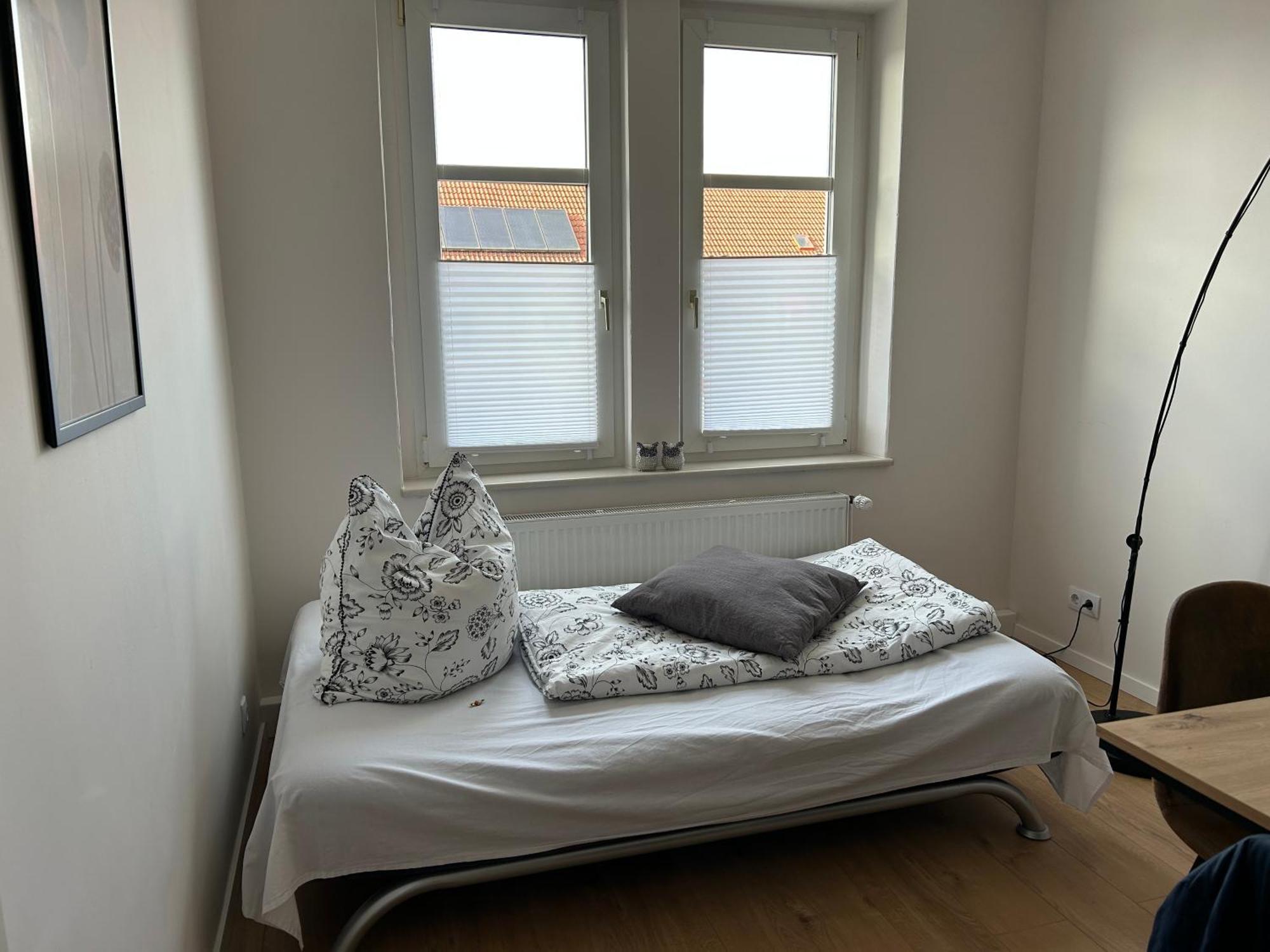 Schoene Neue 4 Zimmer Wohnung Mit Sued-Balkon Bis 8 Personen Наумбург Екстериор снимка