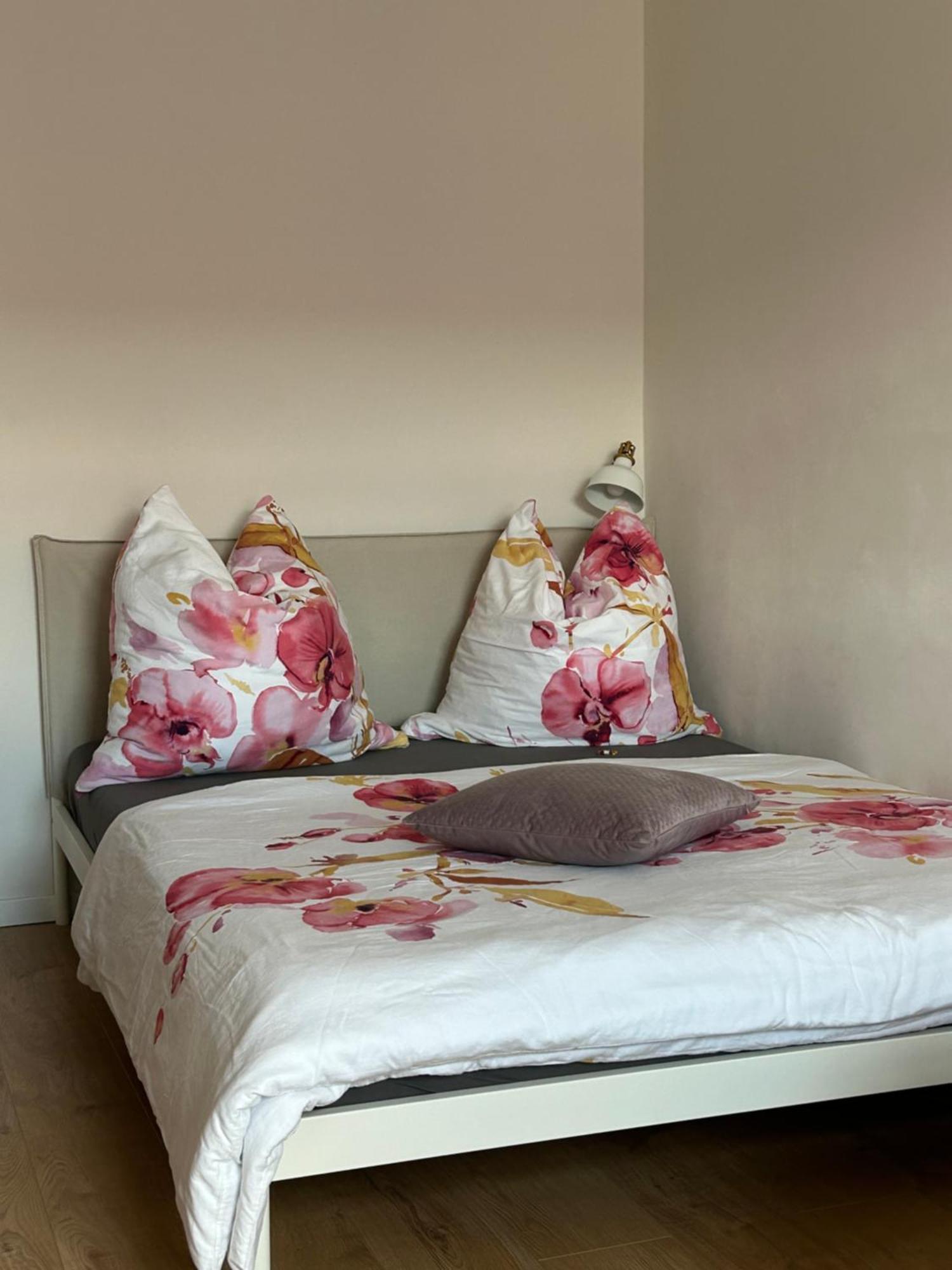 Schoene Neue 4 Zimmer Wohnung Mit Sued-Balkon Bis 8 Personen Наумбург Екстериор снимка